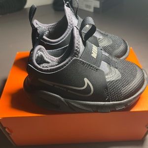 Toddler boy Nike flex runner 2